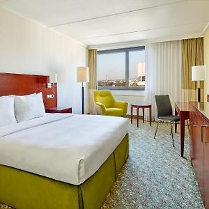 Corner Queen Room